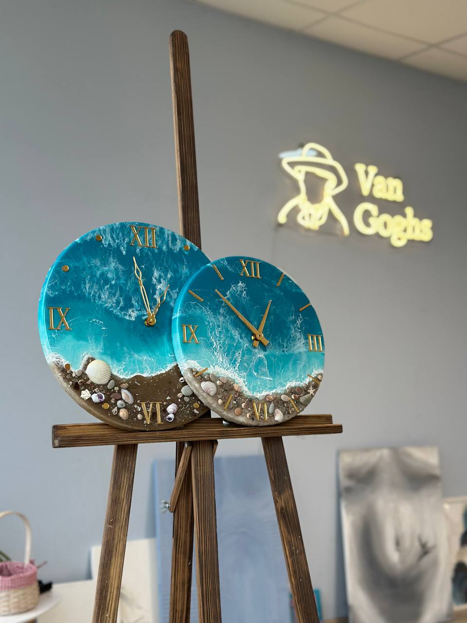 Годинники з епоксидної смоли з океанськими хвилями та мушлями